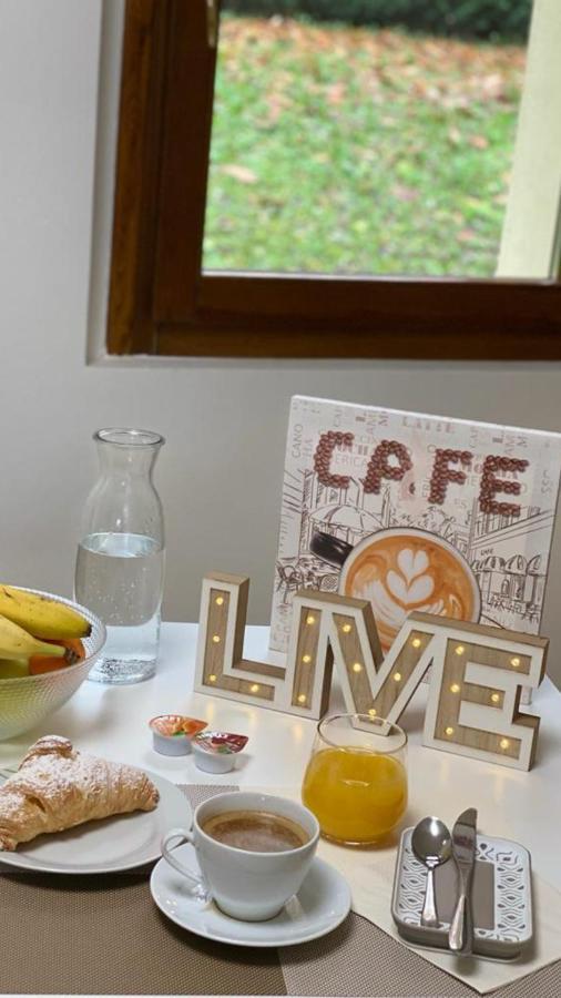 Villa Fiesta Oggiono Bagian luar foto